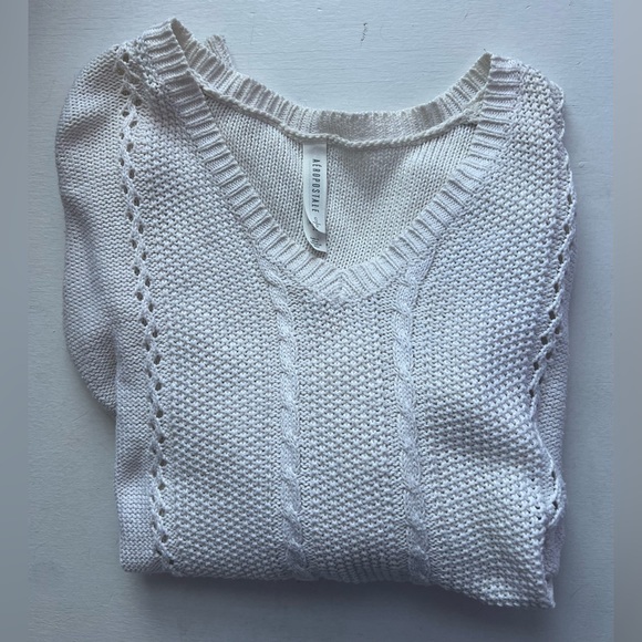 White crop sweater - Picture 2 of 4
